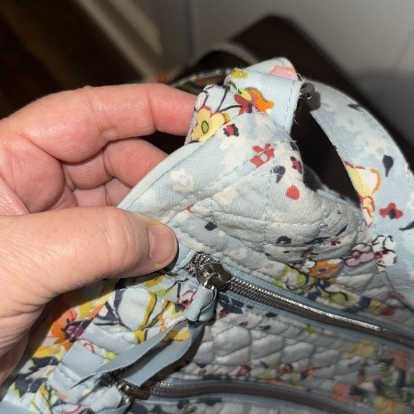 Vera Bradley light blue flower pattern triple zip crossbody purse - Picture 7 of 17